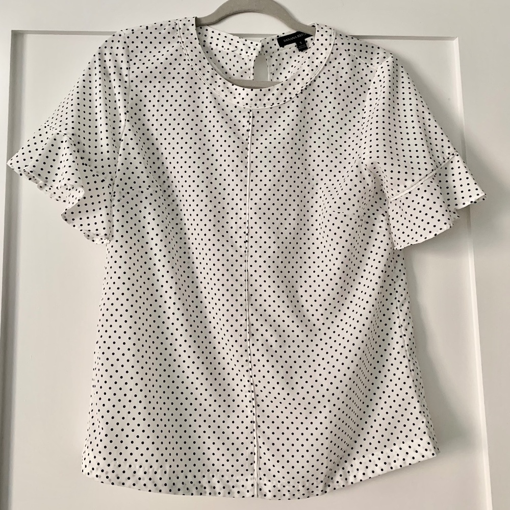 BANANA republic white and black polkadots short sleeve blouse/ Size S